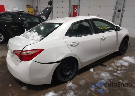 2017 Toyota Corolla Le z USA, uszkodzony, nr VIN 5YFBURHE8HP577376